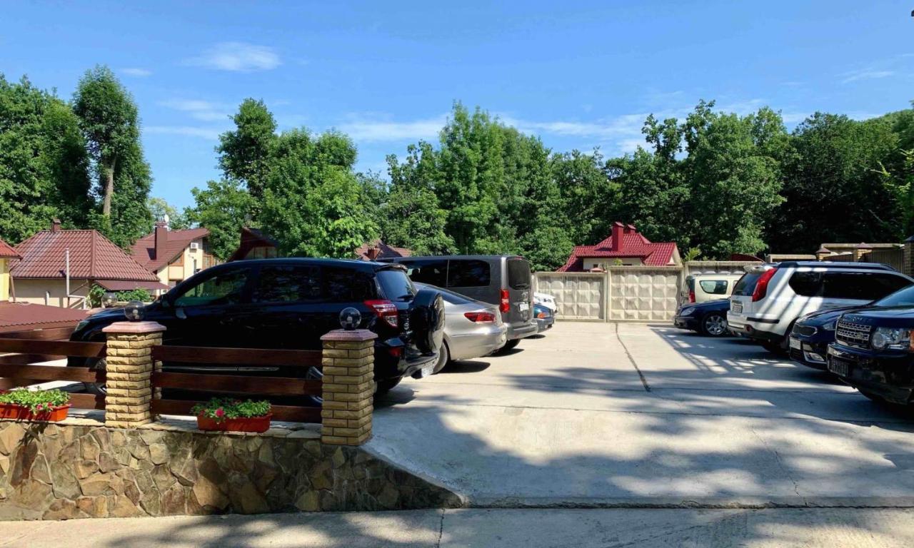 Вілія Hotel Lomacineţi Екстериор снимка