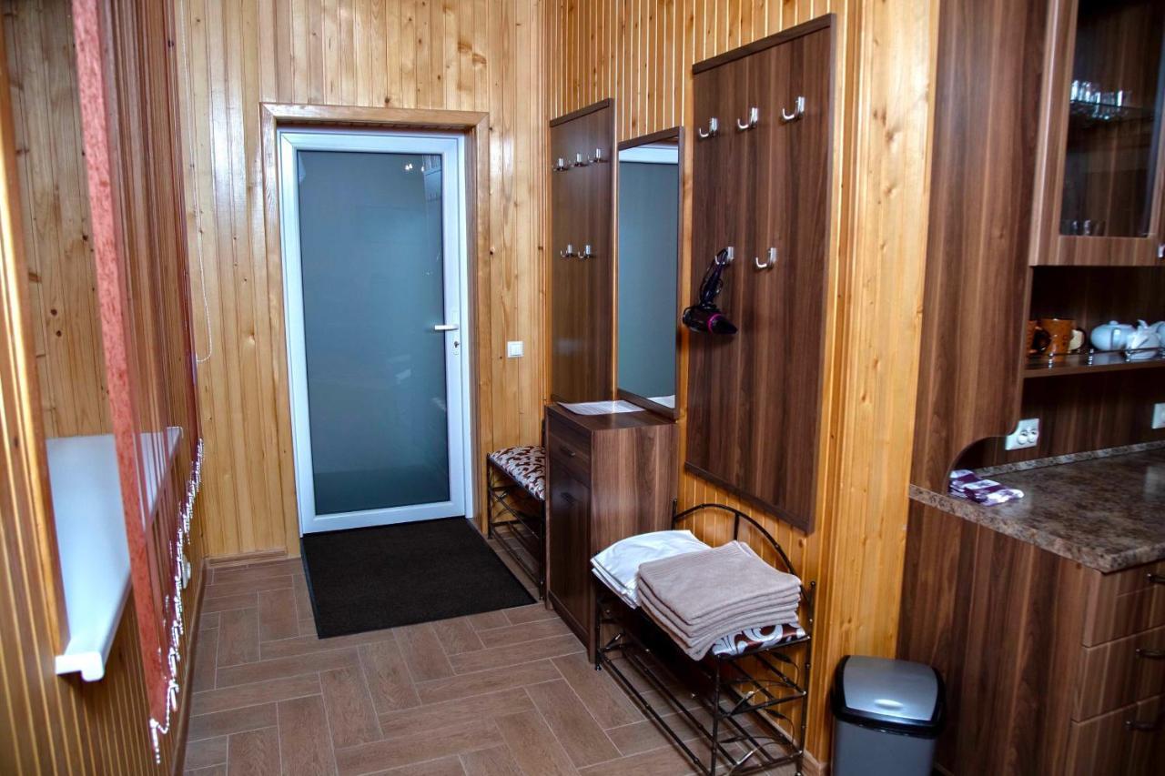 Вілія Hotel Lomacineţi Екстериор снимка