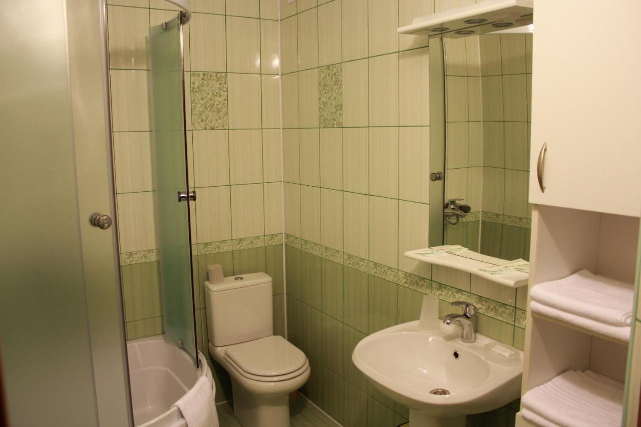 Вілія Hotel Lomacineţi Екстериор снимка
