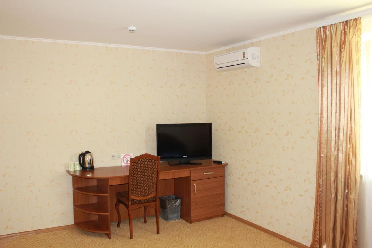 Вілія Hotel Lomacineţi Екстериор снимка